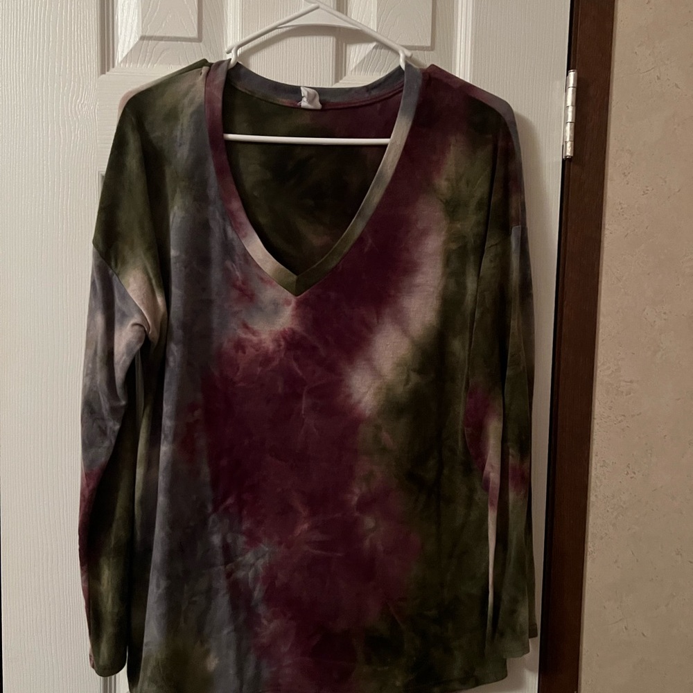 Tie-Dye V-Neck Long Sleeve Top